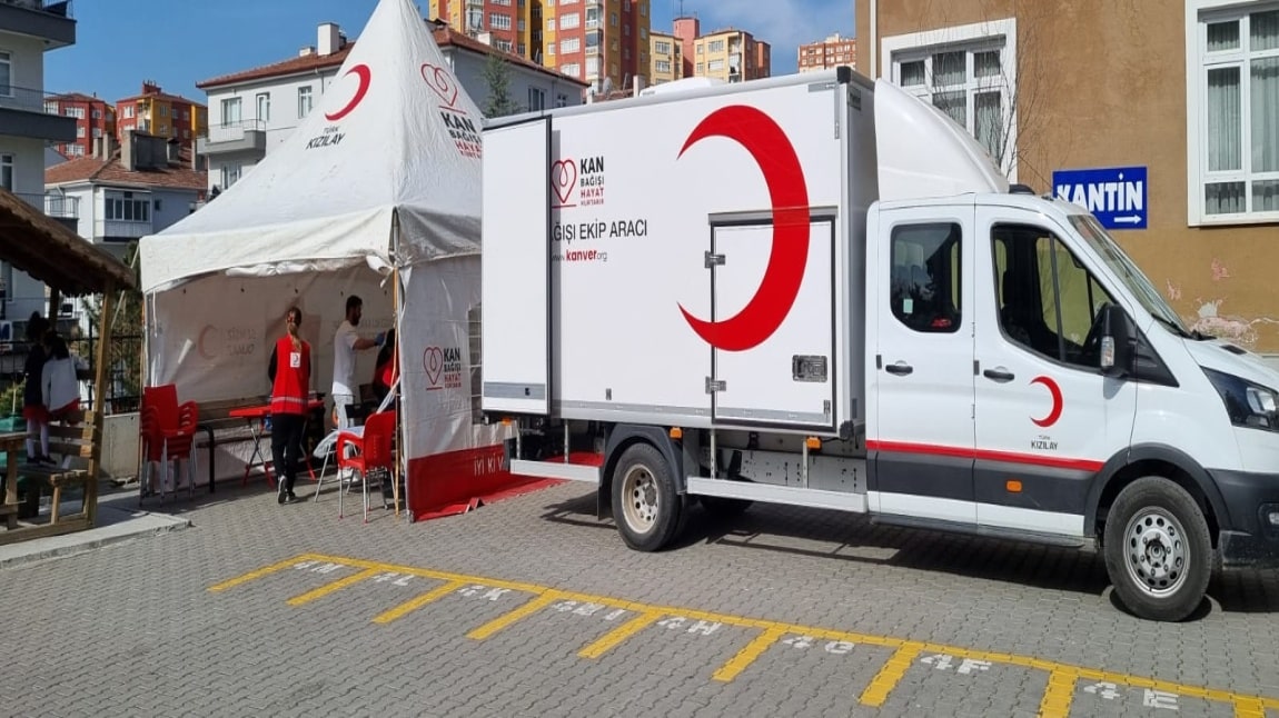 OKULUMUZDA KIZILAY KAN BAĞIŞI ETKİNLİĞİ DÜZENLEDİ